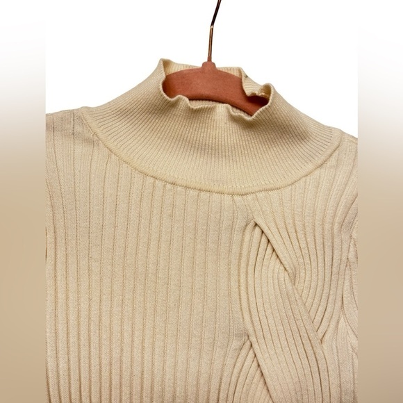 BCBGeneration Ribbed Twist Detail Sweater XS - Picture 8 of 13